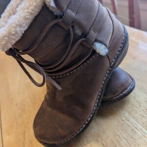 Womens UGG Caspia Sheepskin Boots Sz 8 US